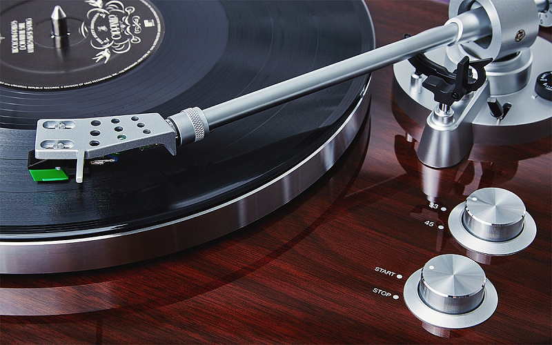 Фото AKAI PRO BT500 Виниловый проигрыватель